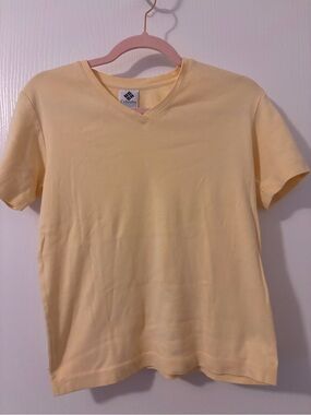 Columbia V-Neck Tee in Pale Yellow